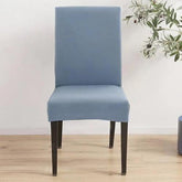 Renove suas cadeiras com a Capa de Cadeira de Jantar Lisa. Elastano e poliéster de qualidade para máximo conforto. Proteção e estilo em cada detalhe.