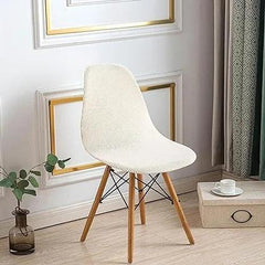 Capa para Cadeira Eiffel Lisa: Renove com Elegância e Proteção. Ajuste perfeito, material premium. Ideal para diferentes ambientes.