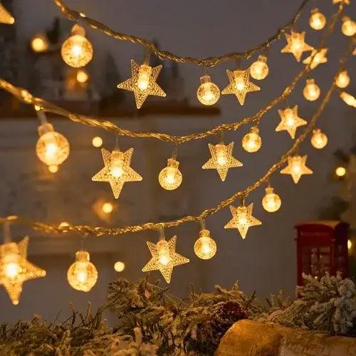 Cortina de luzes LED com design de floco de neve em pentagrama e bolas, perfeita para decoração de festas e ambientes.