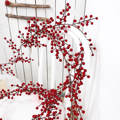 Guirlanda de galhos e frutas artificiais decorativas de 1,4 metros, ideal para decoração de Natal em portas e ambientes internos.