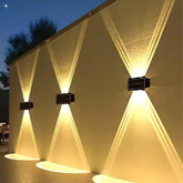 Luminária Solar LED para Parede IP65 impermeável com design ajustável, energia solar eficiente e iluminação decorativa para ambientes externos.