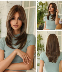 Peruca Lace Front média com franja e camadas naturais, fios premium ultra-realistas, ajuste confortável e resistência ao calor para um visual sofisticado.