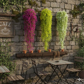 Planta Artificial Pendente de 80cm decorando parede com elegância.