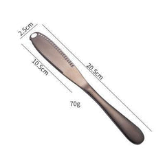 Facilite a vida na cozinha com a Faca de Manteiga de Inox 3 em 1 da Polideia. Versatilidade e segurança em um só utensílio.