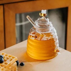 "Porta Mel de Vidro em Colmeia: Transforme suas refeições com elegância. Armazene mel com praticidade e estilo