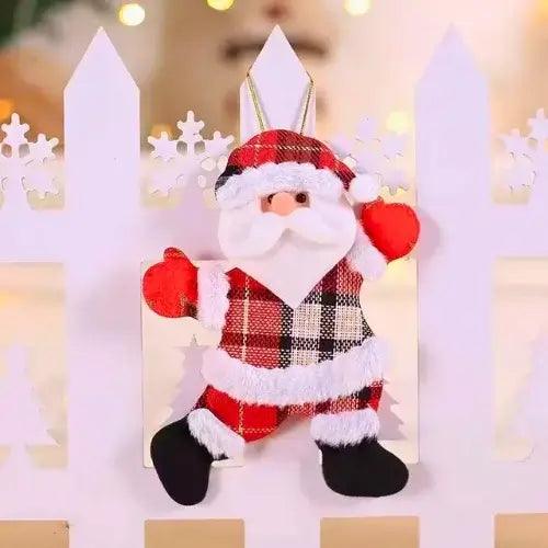 Enfeite de Natal em tecido com bonecos decorativos para árvore, incluindo Papai Noel e boneco de neve, ideal para criar uma atmosfera festiva.