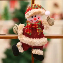 Enfeite de Natal em tecido com bonecos decorativos para árvore, incluindo Papai Noel e boneco de neve, ideal para criar uma atmosfera festiva.
