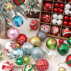 Conjunto de 44 bolas de Natal em ABS de alta qualidade, ideal para decorar árvores e criar um ambiente festivo. Duráveis e fáceis de pendurar