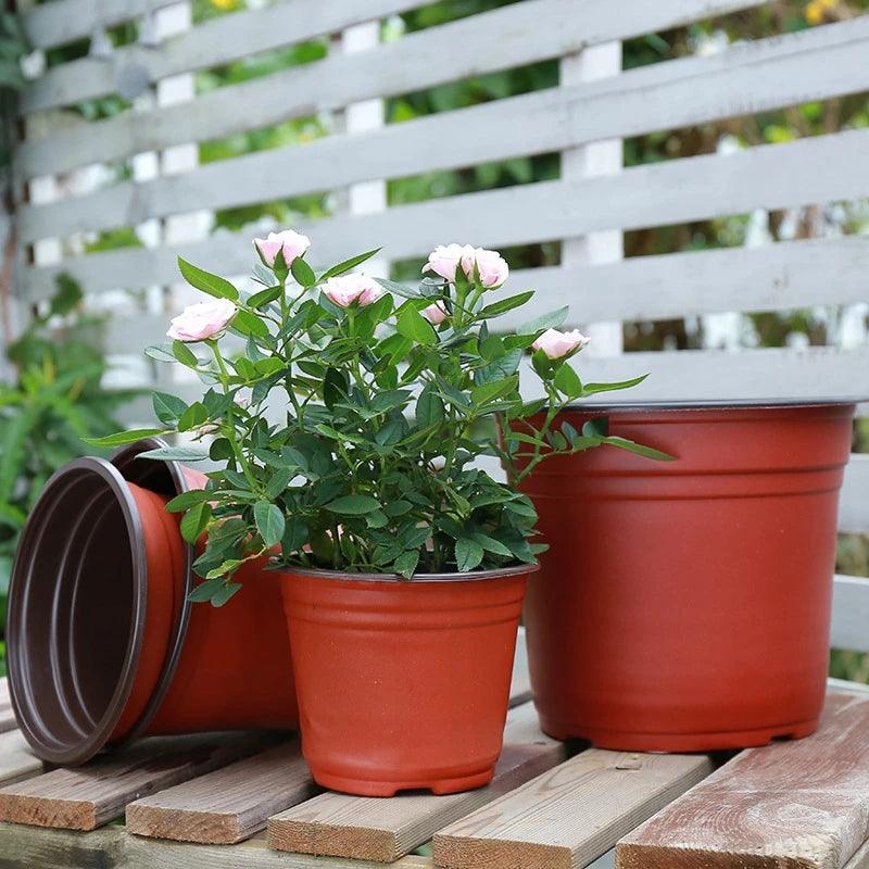 Vaso Pequeno Flexível para Plantas: Cultive com praticidade e sustentabilidade. Ideal para mudas e ambientes internos.