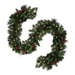 Guirlanda de Natal com pinhas realistas e luzes LED decorativas, perfeita para portas e lareiras, adicionando elegância à decoração.