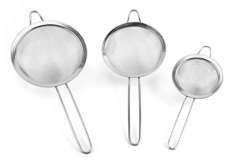 Kit 3 Peneiras de Inox: Transforme sua culinária com eficiência e estilo.