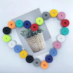 Overgrip antiderrapante para raquete de tênis, com superfície microperfurada para absorção do suor, garantindo melhor aderência e controle nos golpes.