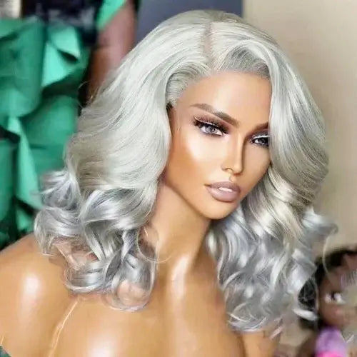 Modelo usando Peruca Lace Front Ondulada Sintética Média com acabamento natural e textura ondulada volumosa para um visual elegante.