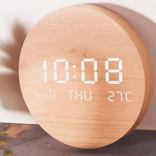 Relógio de Parede Madeira Vintage da Polideia com design rústico, acabamento detalhado e mecanismo silencioso, ideal para decoração sofisticada.