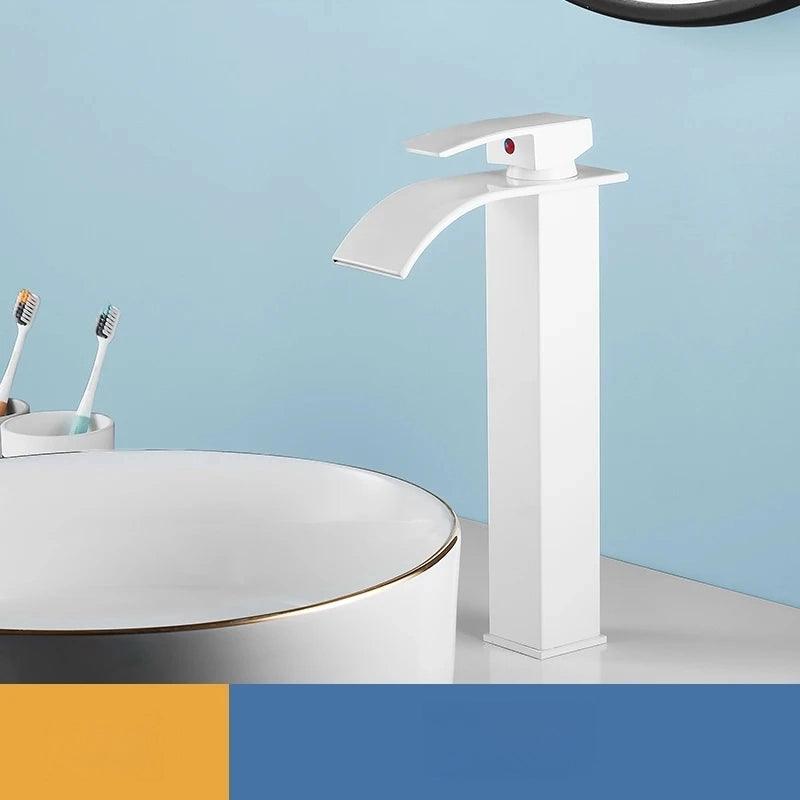 Torneria Lavabo Bancada Misturador: Durabilidade e elegância em seu banheiro. Compre agora e transforme sua rotina diária!