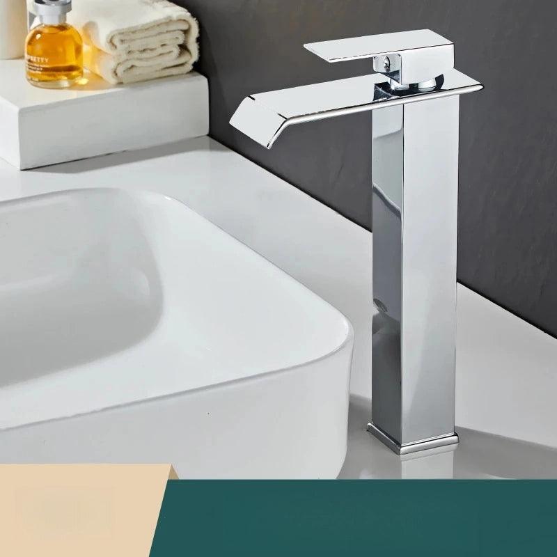 Torneria Lavabo Bancada Misturador: Durabilidade e elegância em seu banheiro. Compre agora e transforme sua rotina diária!