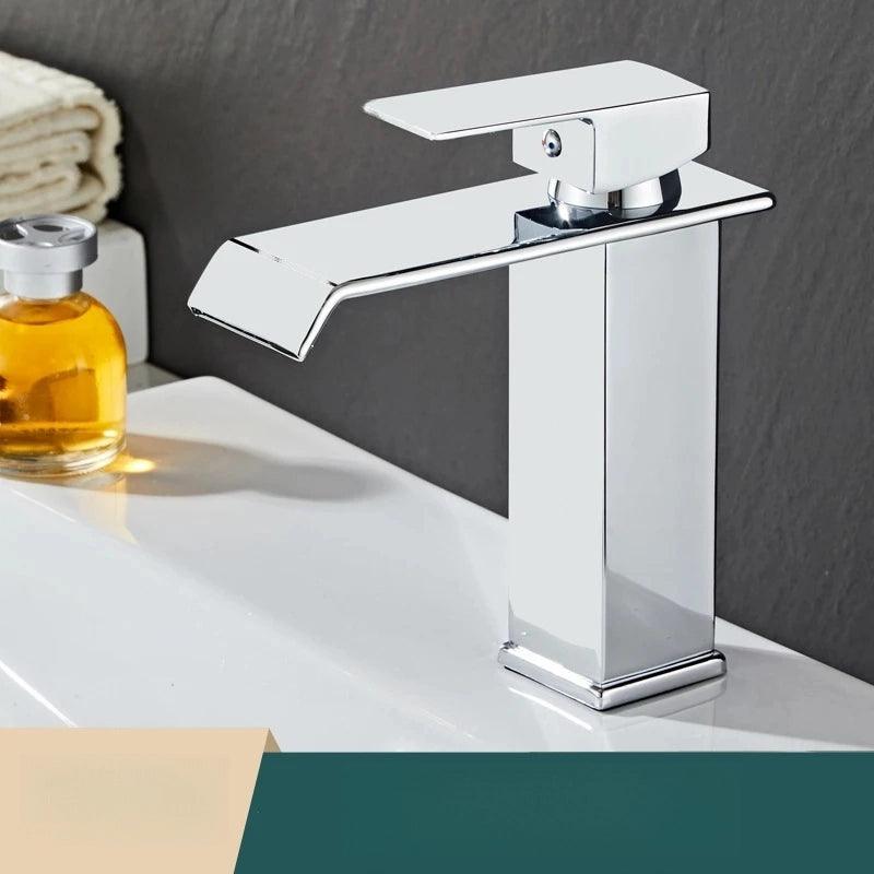 Torneria Lavabo Bancada Misturador: Durabilidade e elegância em seu banheiro. Compre agora e transforme sua rotina diária!