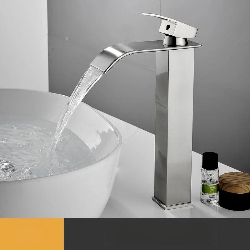 Torneria Lavabo Bancada Misturador: Durabilidade e elegância em seu banheiro. Compre agora e transforme sua rotina diária!