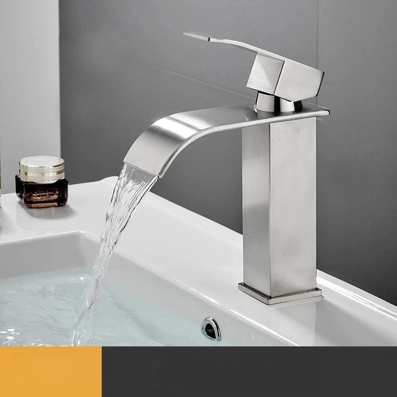 Torneria Lavabo Bancada Misturador: Durabilidade e elegância em seu banheiro. Compre agora e transforme sua rotina diária!
