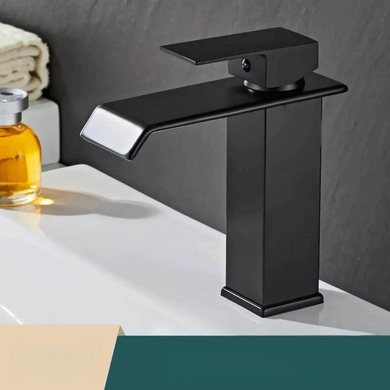 Torneria Lavabo Bancada Misturador: Durabilidade e elegância em seu banheiro. Compre agora e transforme sua rotina diária!