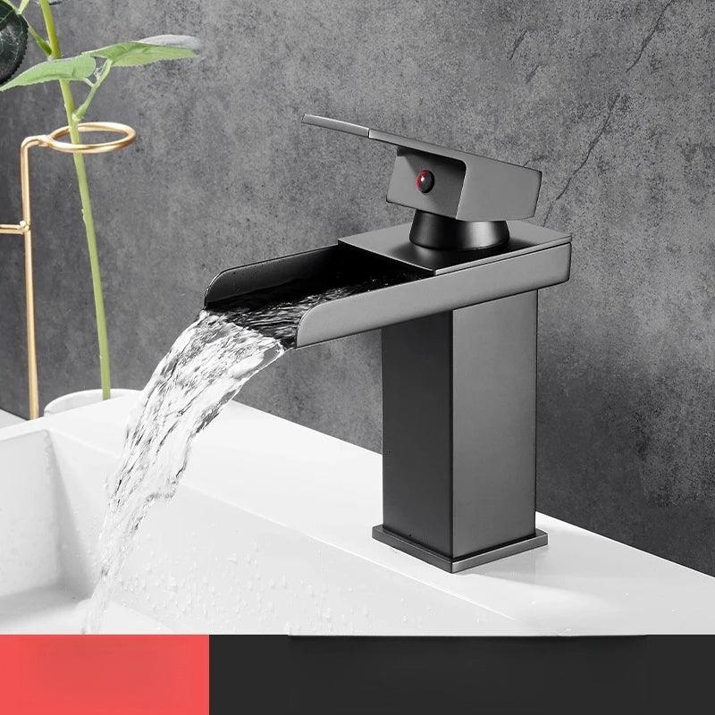 Torneria Lavabo Bancada Misturador: Durabilidade e elegância em seu banheiro. Compre agora e transforme sua rotina diária!