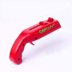  imagem de um abridor de garrafa atirador de tampas cap gun vermelho abrindo uma garrafa de cerveja e lançando a tampa