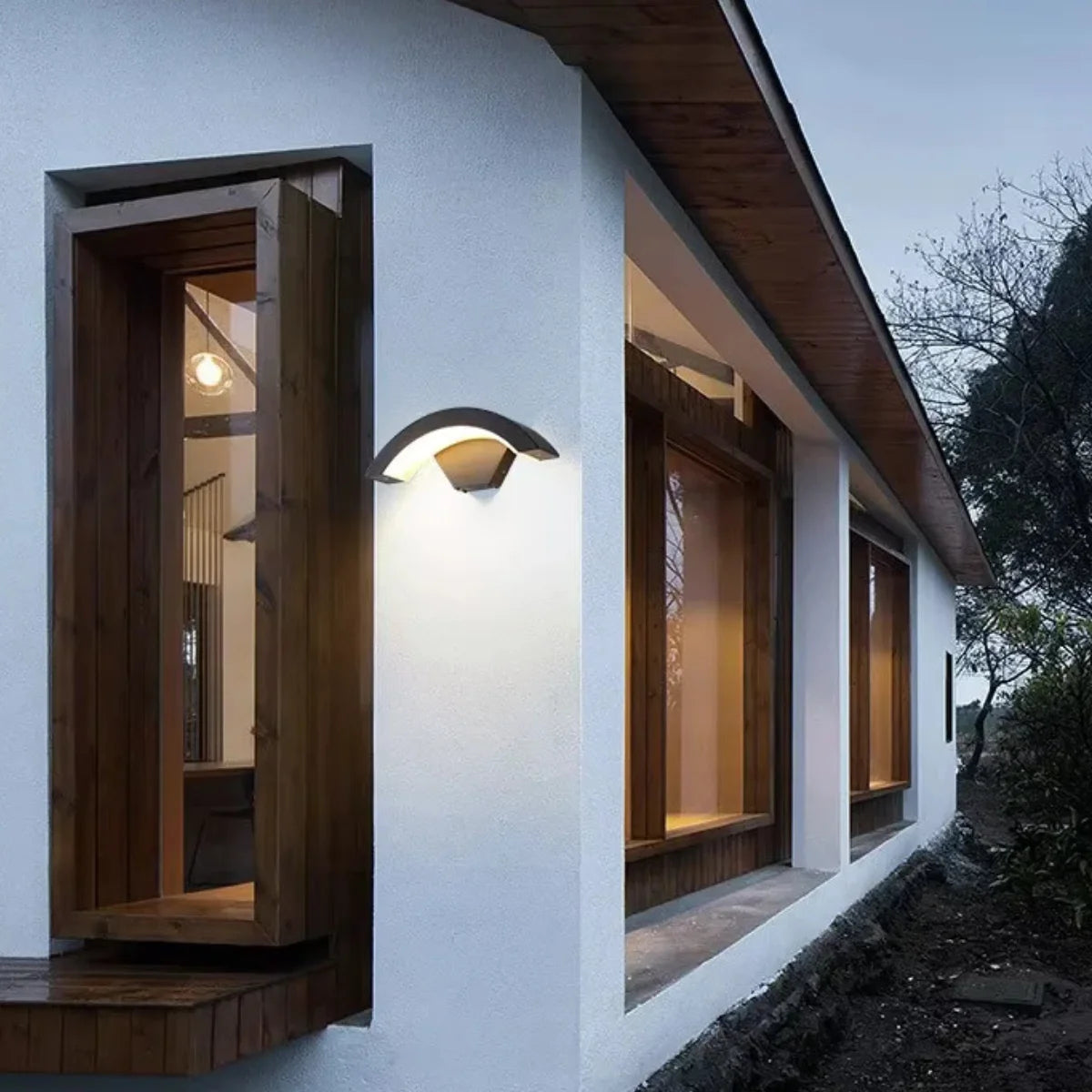 Comprar arandela de parede externa preta LED curva com sensor de movimento IP65 alumínio barato ou em promoção