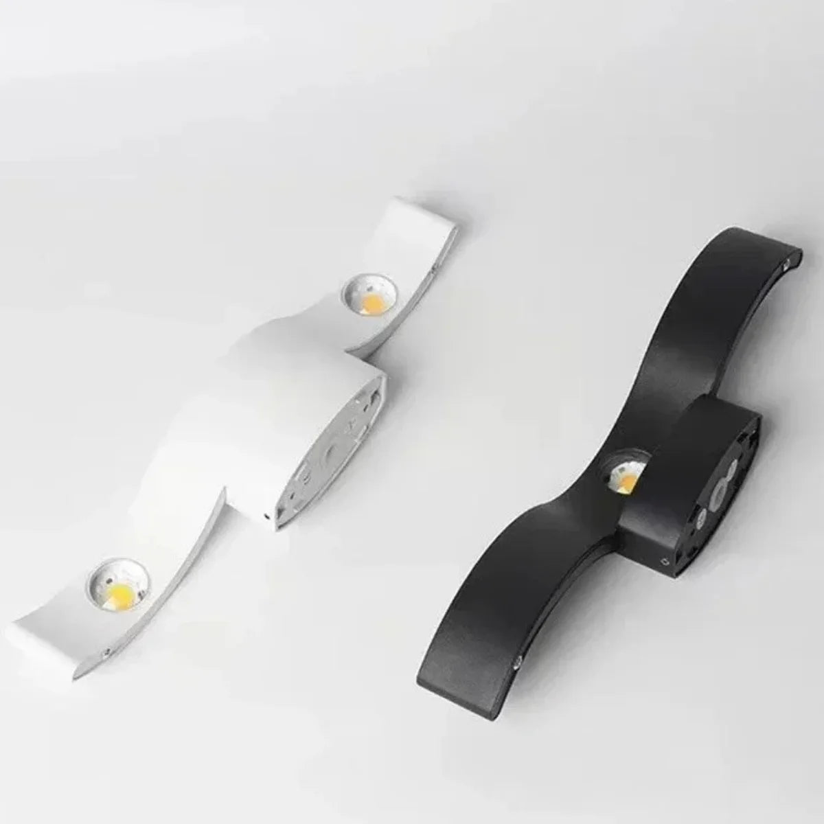 Comprar arandela LED externa alumínio IP65 design curvo para jardim fachada varanda barato ou em promoção