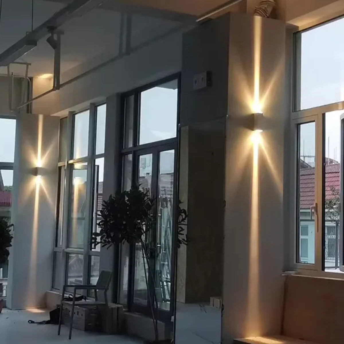 Comprar arandela de parede externa LED bidirecional moderna em alumínio resistente barato ou em promoção