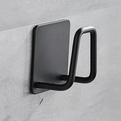 Gancho de Parede Adesivo - Solução prática e resistente para organizar ambientes.