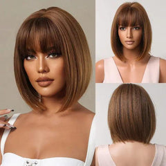 Imagem de uma peruca lace chanel com franja lisa, corte moderno e elegante, ideal para looks sofisticados e versáteis.