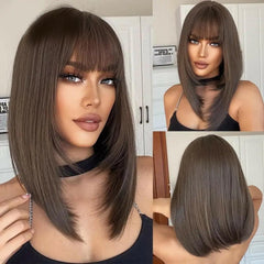Peruca de cabelo natural médio liso com franja reta, comprimento de 32 a 35 cm, confortável e ajustável para qualquer ocasião.