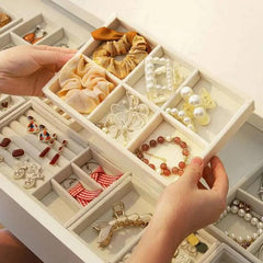 Organizador de Jóias Luxo - O toque refinado para sua coleção, garantindo proteção e exibição impecáveis. Adquira o seu agora!