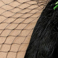 Garanta proteção para suas plantas com a Tela Anti Pássaros: malha resistente para jardins exuberantes e quadras esportivas impecáveis
