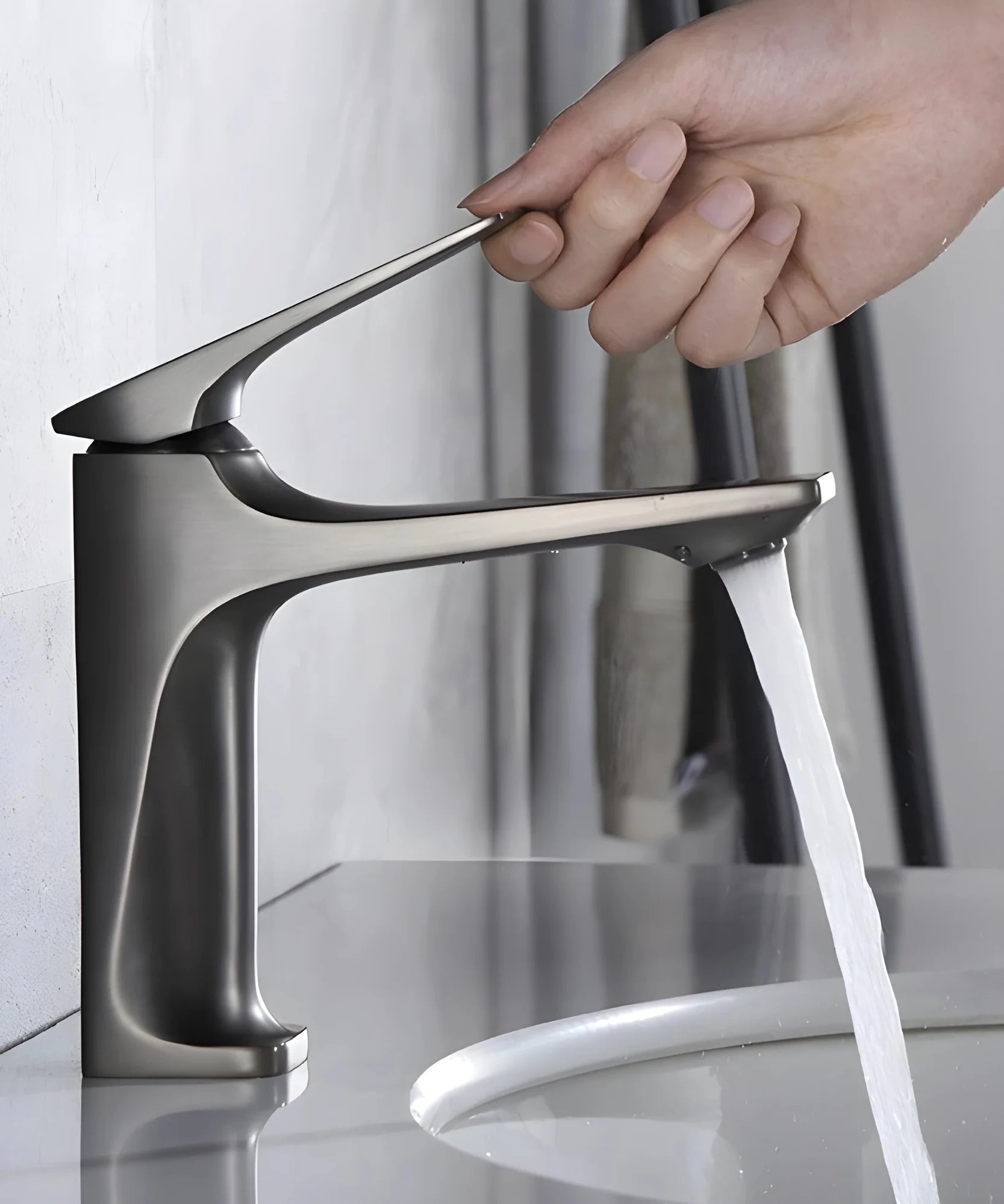 Comprar torneira monocomando para banheiro em metal escovado com arejador silencioso e design moderno para lavatório